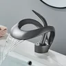 Robinet de lavabo cascade en laiton massif – vue 3