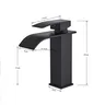 Robinet de lavabo cascade de salle de bains – vue 3