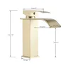 Robinet de lavabo de salle de bains en or brossé – vue 3