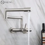 Robinet d&rsquo;évier de cuisine brossé en acier inoxydable 304, double trou mural 360 °   Grue de cuisine de mélangeur chaud-froid pliant universel de rotation