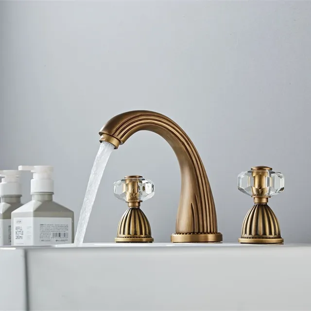 Robinets de lavabo en laiton doré – vue 3