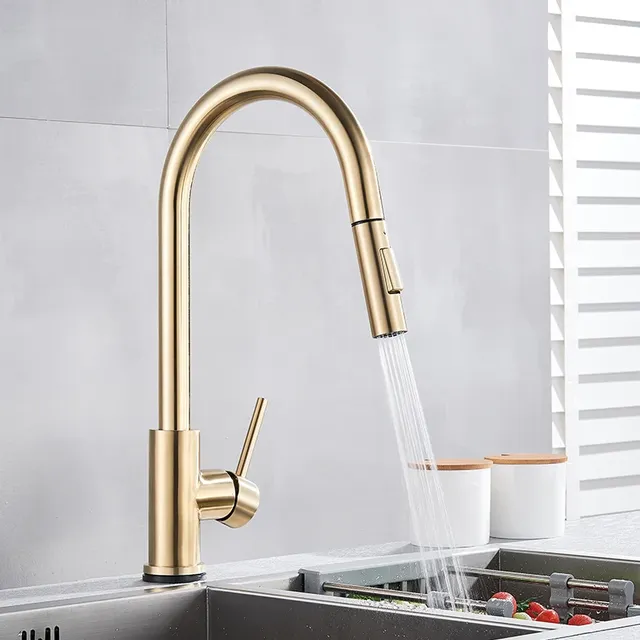 Robinet de cuisine en or brossé – vue 3