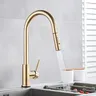 Robinet de cuisine en or brossé – vue 3
