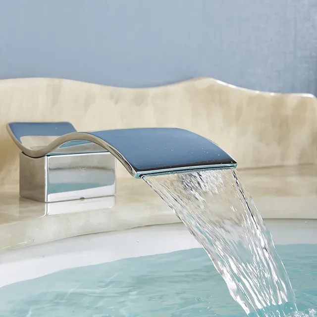 Bec de salle de bains chromé de luxe – vue 2