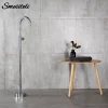 mitigeur baignoire îlot pied laiton chromé noir contemporain monocommande bec col cygne haut base ronde stable minimaliste finition métallique mitigeur baignoire îlot pied laiton chromé noir contemporain monocommande bec col cygne haut base ronde stable minimaliste finition métallique