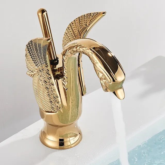 Robinet de lavabo en forme de cygne doré – vue 4