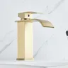 Robinet de lavabo de salle de bains en or brossé – vue 4