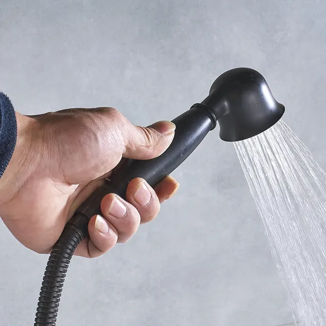 Robinet de baignoire de salle de bains sur pied noir de… – vue 6