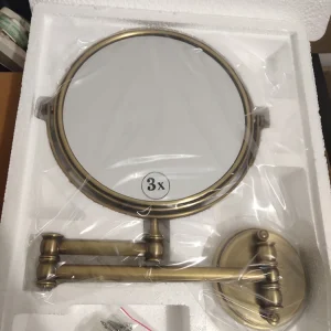 miroir maquillage vintage grossissant trois fois rond huit pouces bras articulé double extensible fixation murale laiton bronze antique encadré cuivre