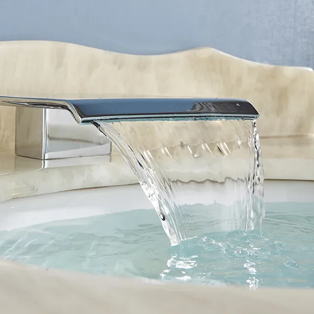 Bec de salle de bains chromé de luxe – vue 3