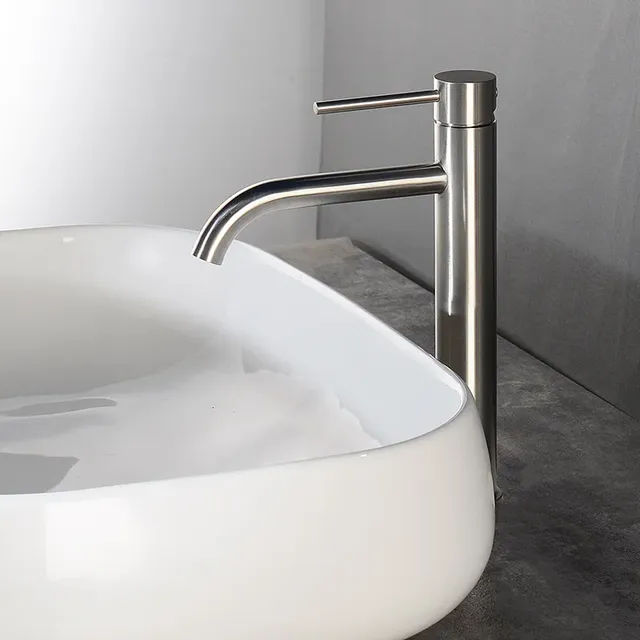 Robinet de lavabo de salle de bains en or brossé – vue 6