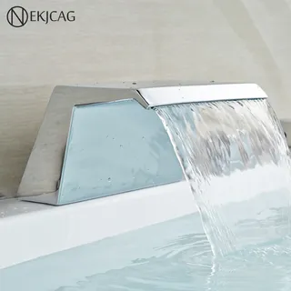 Bec de salle de bains chromé de luxe
