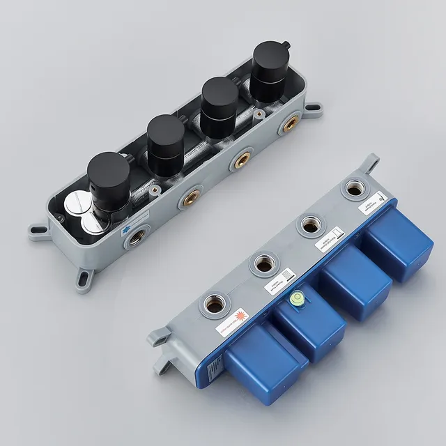 Vanne thermostatique noire à 3 sorties – vue 2