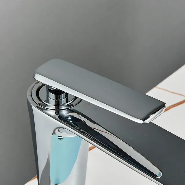 Robinet de lavabo chromé de salle de bains – vue 6