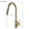 Robinet de cuisine doré à capteur extractible – vue 5