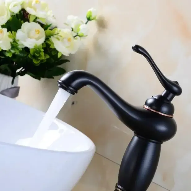 Robinet de lavabo en laiton noir en forme de lampe – vue 4