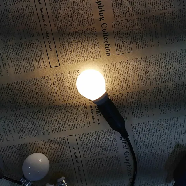 Lampe LED blanche colorée à trois niveaux – vue 3