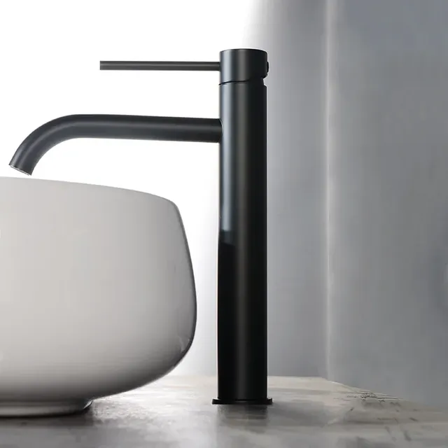 Robinet de lavabo de salle de bains en or brossé – vue 5