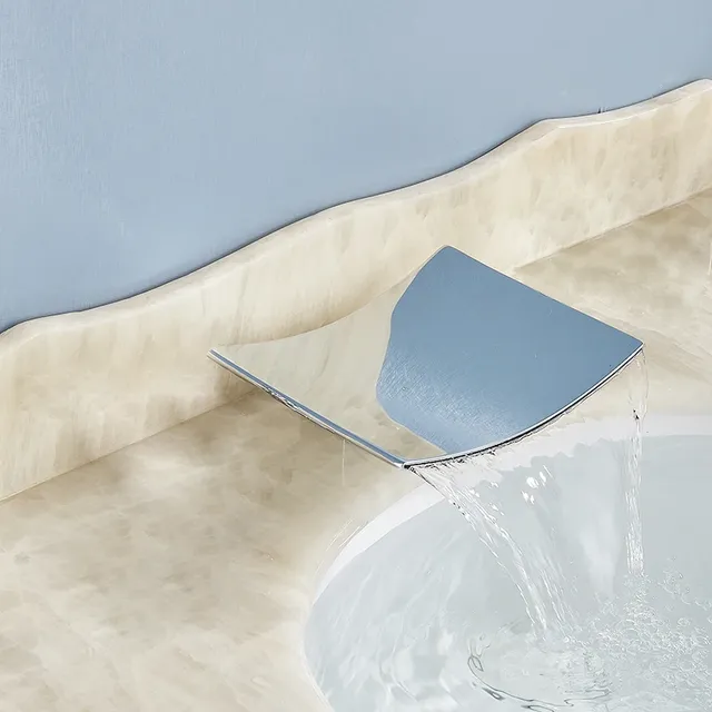 Bec de salle de bains chromé de luxe – vue 4