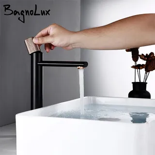 Robinet de lavabo en or rose brossé