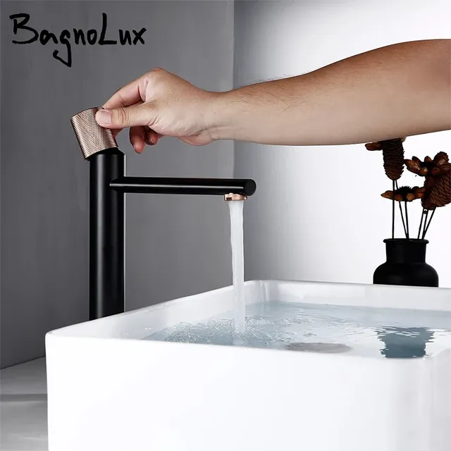 Robinet de lavabo en or rose brossé