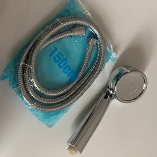 Douchette main ronde chromée ergonomique tête perforée jets économes…
