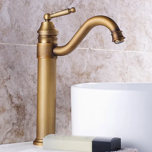 Robinet de centre commercial d'eau froide et chaude – vue 2