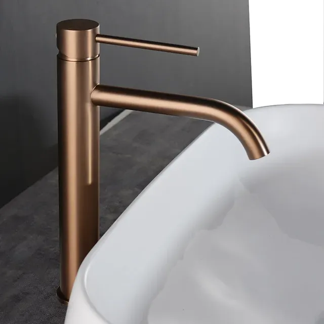 Robinet de lavabo de salle de bains en or brossé – vue 2