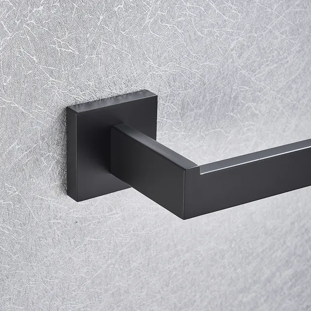 Ensemble de matériel de salle de bain noir – vue 4