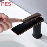 Robinet mitigeur de salle de bain moderne noir – vue 4