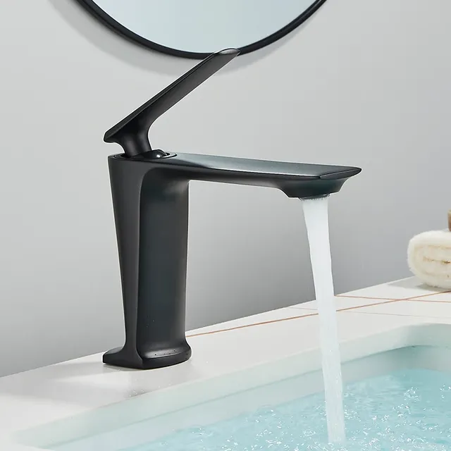 Robinet de lavabo chromé de salle de bains – vue 3