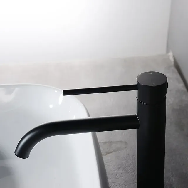 Robinet de lavabo de salle de bains en or brossé – vue 4