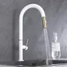 Robinet de cuisine tactile intelligent noir/blanc – vue 3