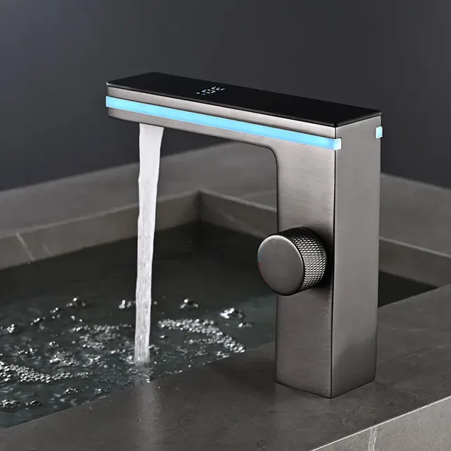 Robinet de lavabo de salle de bains à affichage numérique – vue 3