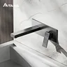 Salle de bain de luxe en laiton noir avec robinet simple – vue 2