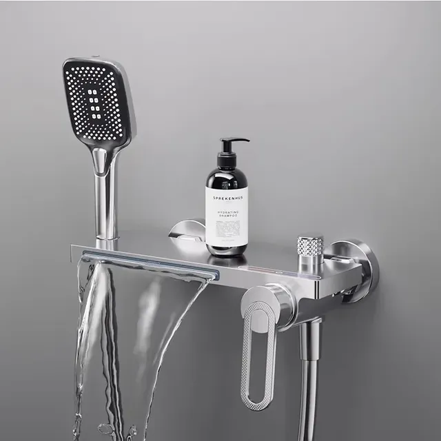 Ensemble de douche mural en laiton doré brossé – vue 5