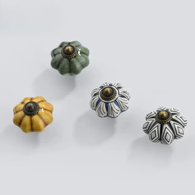 Lot quatre boutons céramique émaillée blanche bombée… – vue 2