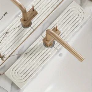 Un tapis de robinet à base de silice de 24 pouces de long adapté aux éviers de cuisine et de salle de bain – très absorbant