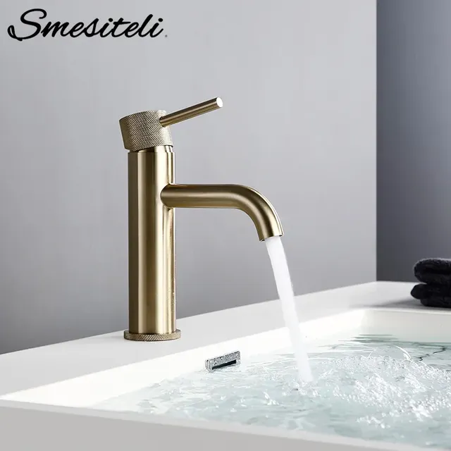 Robinet mitigeur d'eau chaude et froide – vue 2