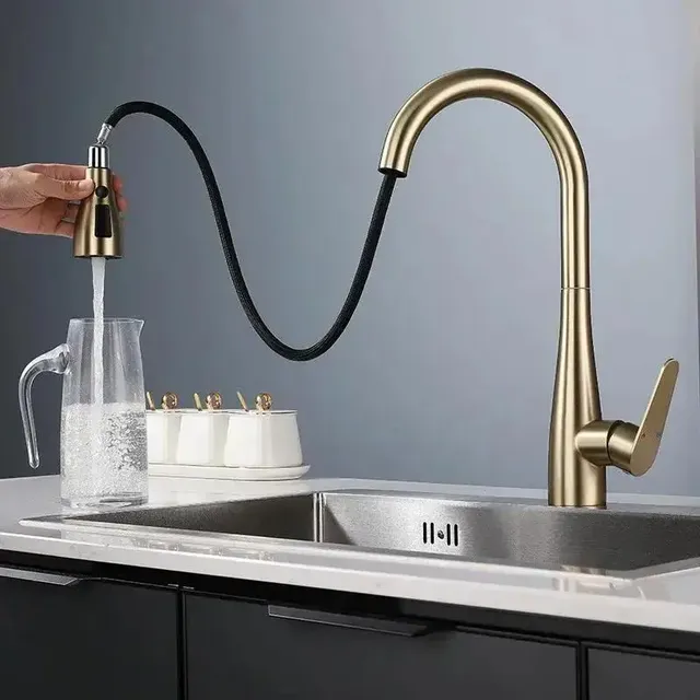 Robinet de cuisine extractible en or brossé – vue 2