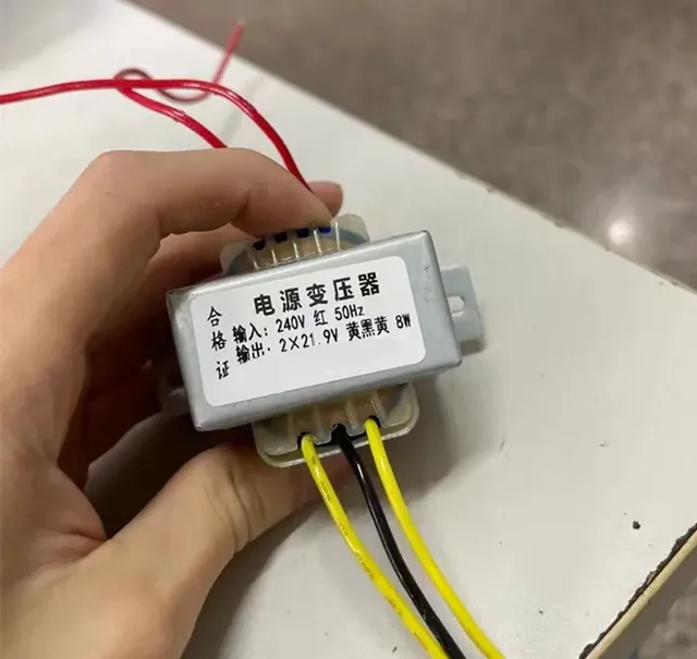 Transformateur de puissance AC 240V – vue 2