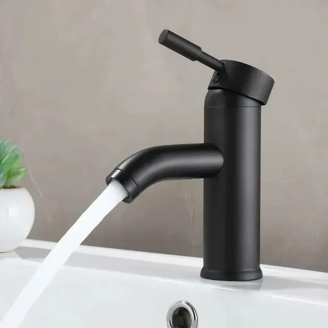 Robinet noir de style minimaliste en acier inoxydable – vue 4