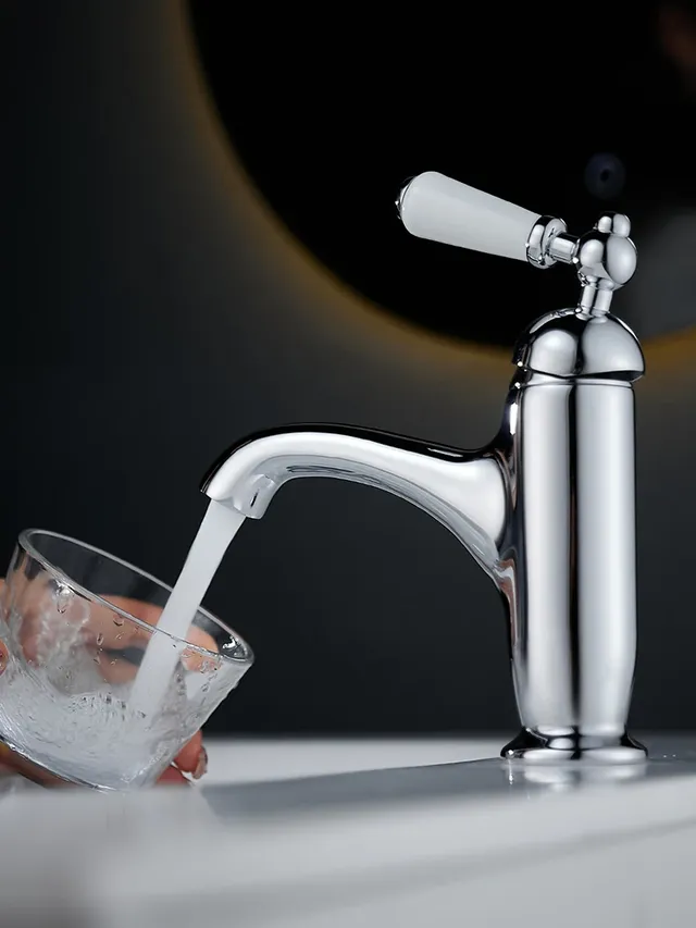 Robinet de lavabo à poignée unique en laiton rétro – vue 2