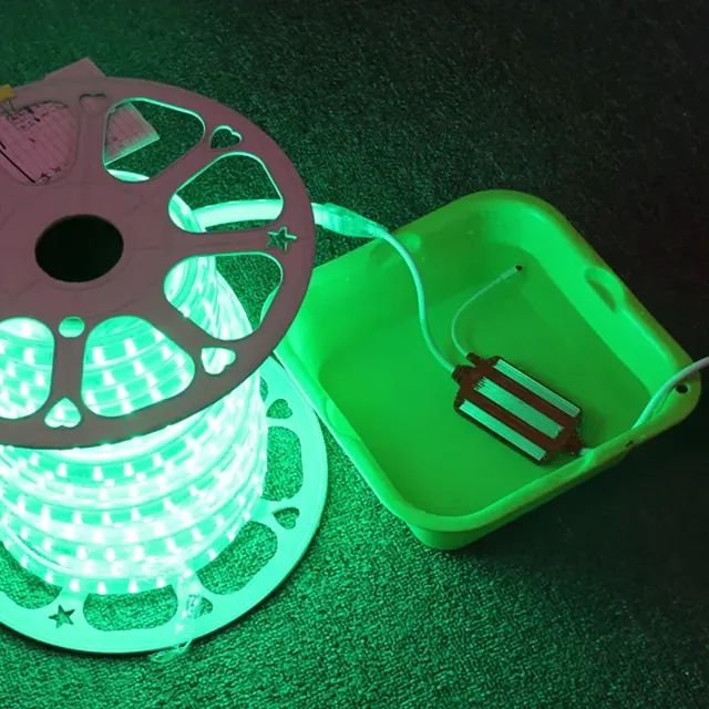 Contrôleur de lumière LED RVB avec télécommande – vue 3