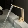 Robinet de lavabo cascade or brossé – vue 3