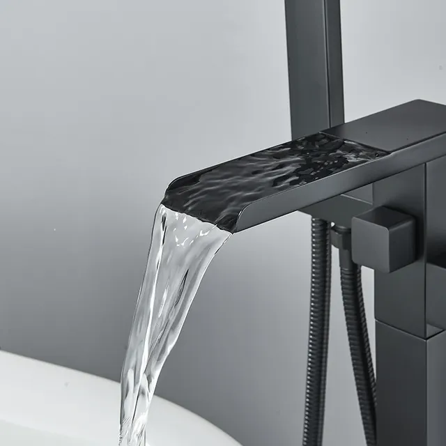 Robinet de baignoire à cascade doré – vue 3