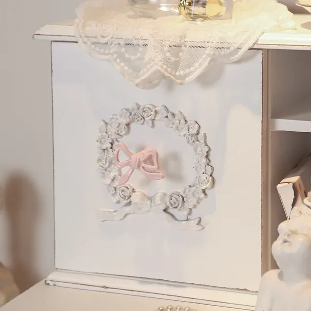 Poignée de porte en métal avec nœud papillon rose – vue 2