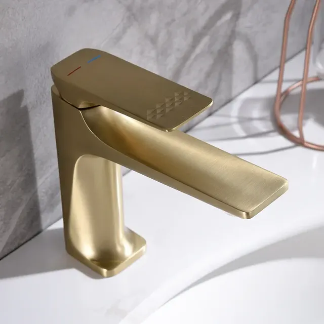 Robinet de lavabo en cuivre – vue 5