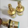 Valve de robinet universelle de remplacement