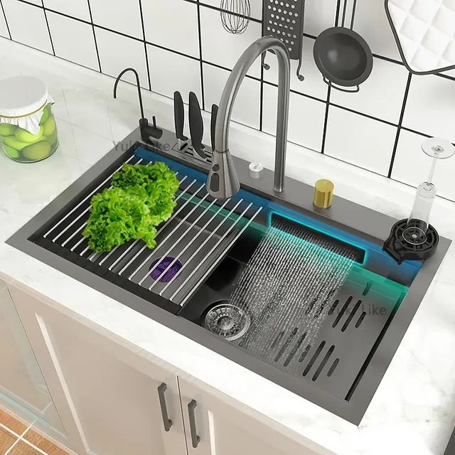 Nouvel évier de cuisine en acier inoxydable avec cascade – vue 4